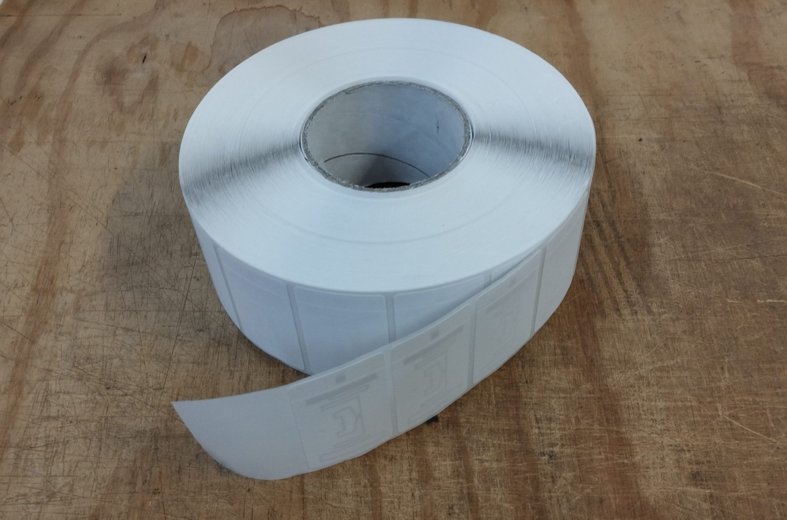 Etichette elettroniche e tag RFID finiti realizzabili su carta, PET e altri supporti